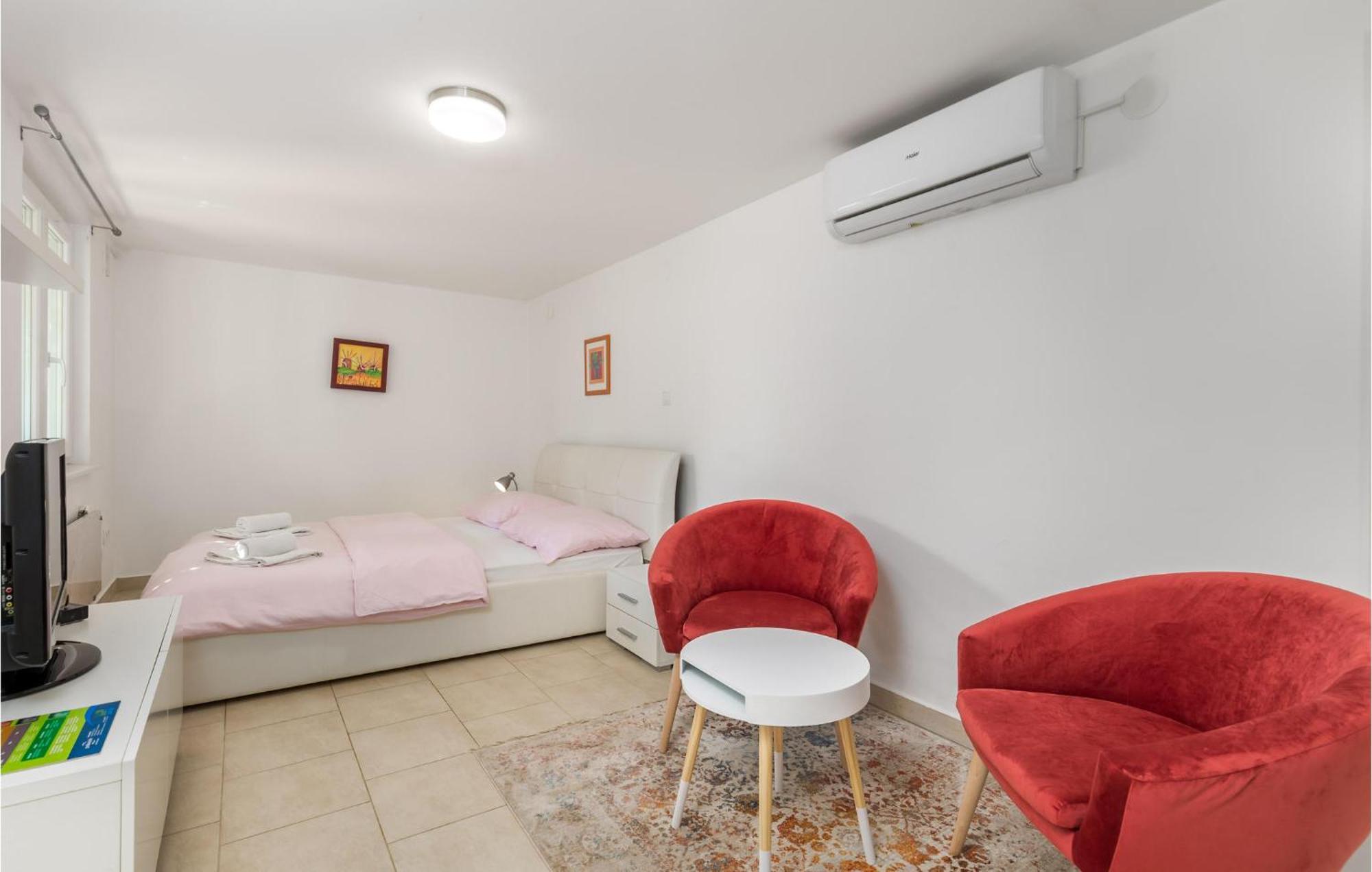 Nice Home In Krk With Kitchen Крк Экстерьер фото