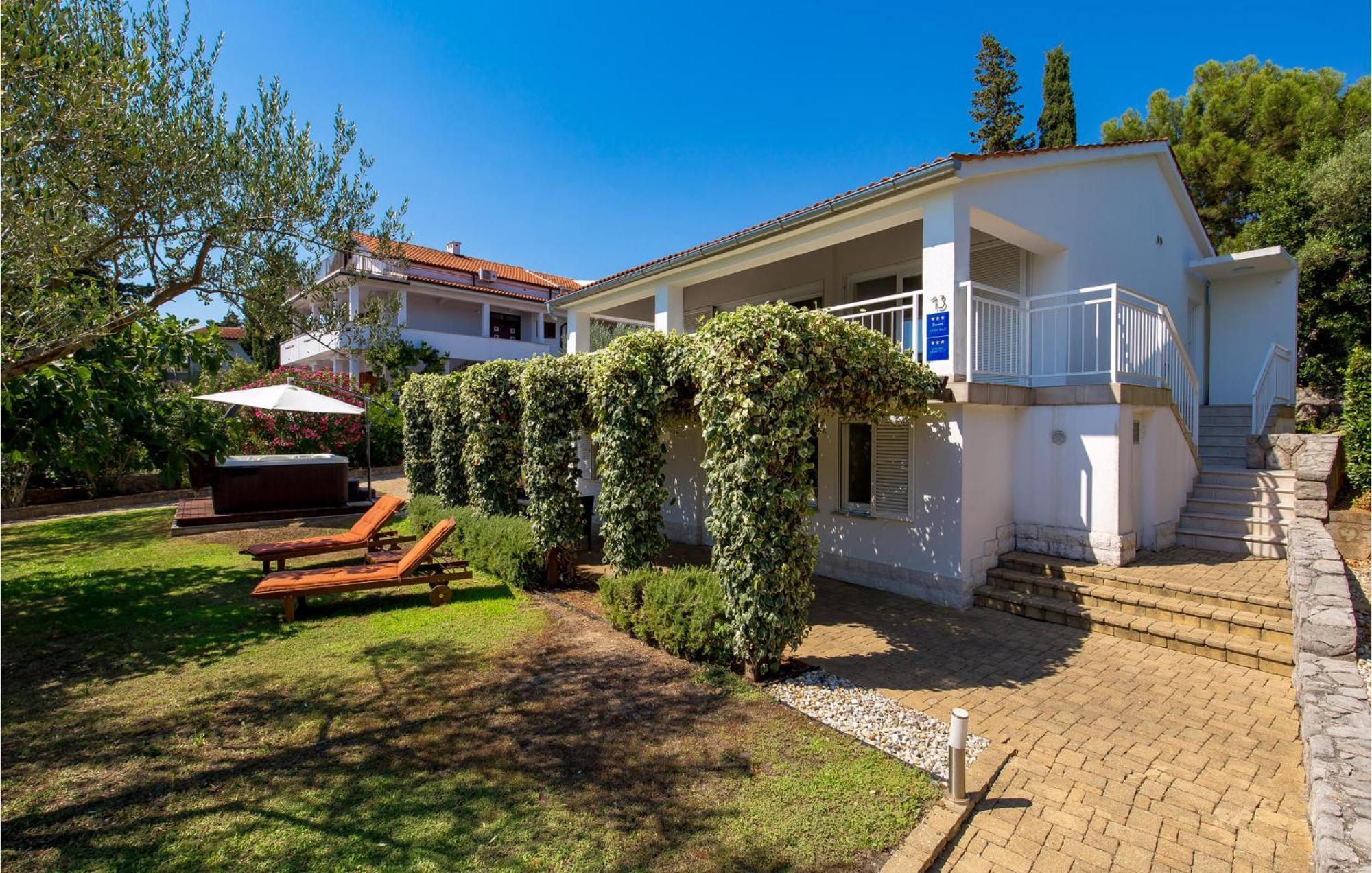 Nice Home In Krk With Kitchen Крк Экстерьер фото