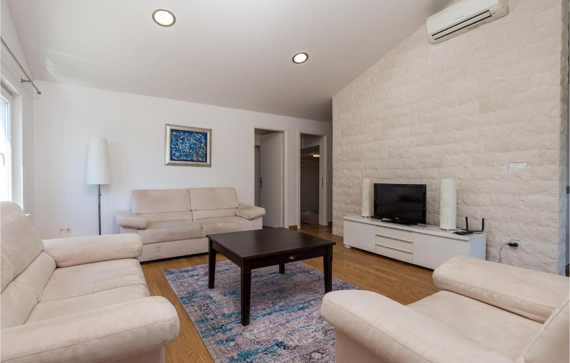 Nice Home In Krk With Kitchen Крк Экстерьер фото